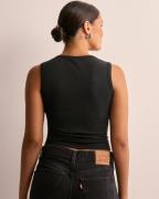 Nelly - Svart - V Neck Tank Top