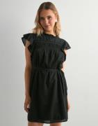 Vero Moda - Svart - Vmtrine Sl Short Lace Dress Wvn Ga