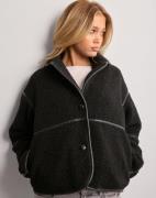 Nelly - Svart - Shearling Jacket