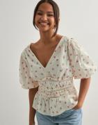 Neo Noir - Hvit - Sapura Fleurie Blouse