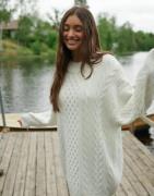Nelly - Hvit - Oversized Cable Knit Sweater