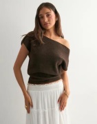 Nelly - Brun - Wide Neck Knit Top