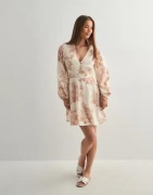 Neo Noir - Blomstrete - Milly Emb Rose Dress