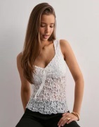 Nelly - Hvit - Romantic Lace Sleeveless Top