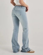 Nelly - Blå - Super Low Heart Pocket Bootcut Jeans