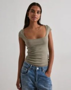 Nelly - Grønn - Perfect Basic Short Sleeve Top